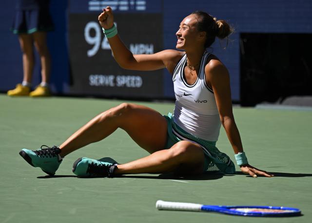 (260908) -- NEW YORK, Sept. 8, 2026 (Xinhua) -- Zheng Qinwen celebrates after winning the women's singles fourth round match betweetn Zheng Qinwen of China and Iga Swiatek of Poland at the 2026 US Open tennis championships in New York, the United States, Sept. 7, 2026. (Xinhua/Li Rui)