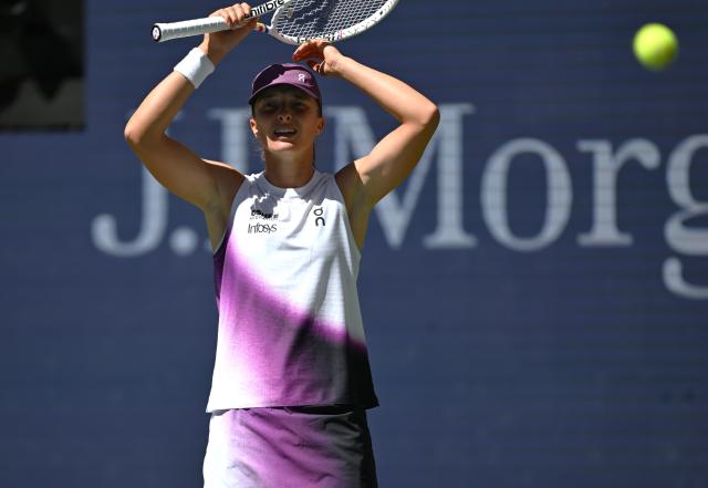 (260908) -- NEW YORK, Sept. 8, 2026 (Xinhua) -- Iga Swiatek reacts during the women's singles fourth round match betweetn Zheng Qinwen of China and Iga Swiatek of Poland at the 2026 US Open tennis championships in New York, the United States, Sept. 7, 2026. (Xinhua/Li Rui)