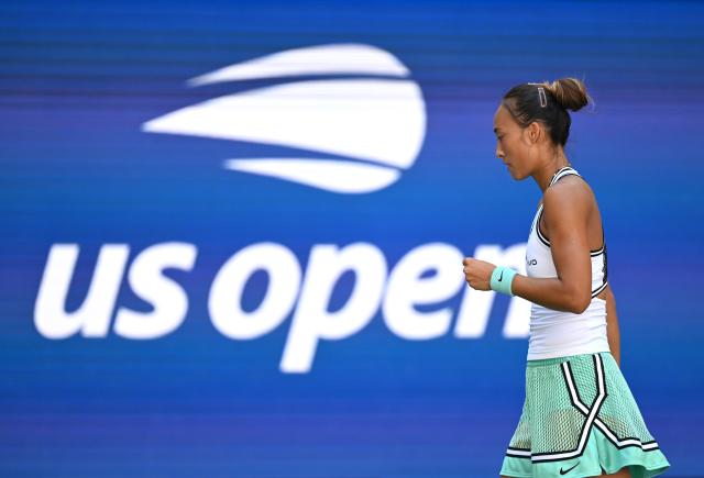 (260908) -- NEW YORK, Sept. 8, 2026 (Xinhua) -- Zheng Qinwen celebrates a point during the women's singles fourth round match betweetn Zheng Qinwen of China and Iga Swiatek of Poland at the 2026 US Open tennis championships in New York, the United States, Sept. 7, 2026. (Xinhua/Li Rui)