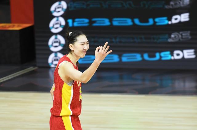 (260908) -- BERLIN, Sept. 8, 2026 (Xinhua) -- Han Xu of China celebrates scoring during the group D match between China and Italy at the FIBA Women's Basketball World Cup 2026 in Berlin, Germany, Sept. 7, 2026. (Xinhua/He Canling)
