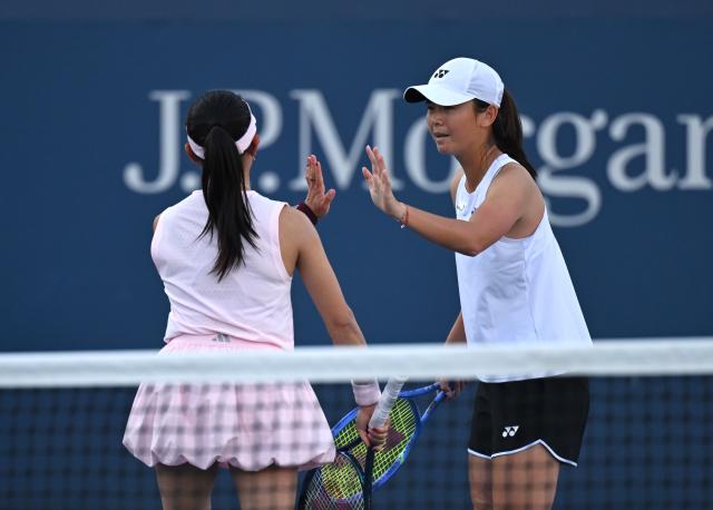 (260908) -- NEW YORK, Sept. 8, 2026 (Xinhua) -- Kato Miyu(L)/Wu Fang-Hsien celebrate scoring during the women's doubles third round match between China's Zhang Shuai/Jiang Xinyu and Kato Miyu (Japan)/Wu Fang-Hsien (Chinese Taipei) at the 2026 US Open tennis championships in New York, the United States, Sept. 7, 2026. (Xinhua/Li Rui)
