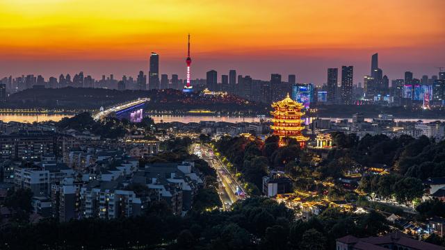 (260908) -- BEIJING, Sept. 8, 2026 (Xinhua) -- This photo taken on Sept. 6, 2026 shows the Yellow Crane Tower scenic area at sunset in Wuhan, central China's Hubei Province. (Xinhua/Xiao Yijiu)