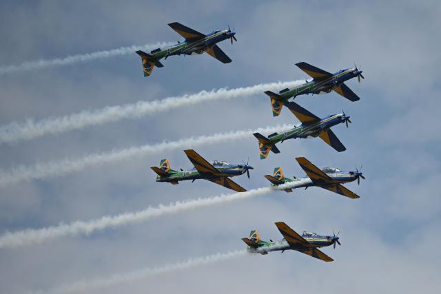 (260908) -- BRASILIA, Sept. 8, 2026 (Xinhua) -- Aircraft from Brazilian Air Force perform during an Independence Day celebration in Brasilia, Brazil, on Sept. 7, 2026. (Xinhua/Lucio Tavora)
