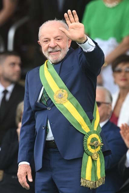 (260908) -- BRASILIA, Sept. 8, 2026 (Xinhua) -- Brazilian President Luiz Inacio Lula da Silva waves to the crowd during an Independence Day celebration in Brasilia, Brazil, on Sept. 7, 2026. (Xinhua/Lucio Tavora)