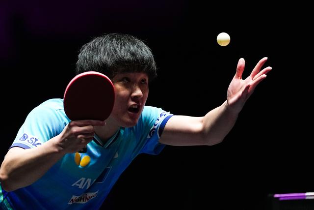(260908) -- MACAO, Sept. 8, 2026 (Xinhua) -- Harimoto Tomokazu serves during the men's singles first round match between Harimoto Tomokazu of Japan and Mak Tin Ian of China's Macao at the 2026 World Table Tennis (WTT) Champions Macao in Macao, south China, Sept. 8, 2026. (Xinhua/Cheong Kan Ka)