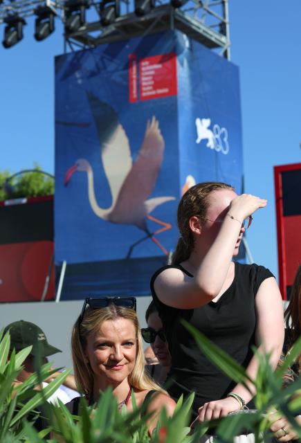 (260908) -- VENICE, Sept. 8, 2026 (Xinhua) -- Fans watch the red-carpet ceremony during the 83rd Venice International Film Festival in Venice, Italy, Sept. 5, 2026. The 83rd Venice International Film Festival runs from Sept. 2 to 12 on the Venice Lido island in Italy. (Xinhua/Wang Kaiyan)