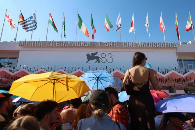 (260908) -- VENICE, Sept. 8, 2026 (Xinhua) -- Fans wait to watch the red-carpet ceremony during the 83rd Venice International Film Festival in Venice, Italy, Sept. 5, 2026. The 83rd Venice International Film Festival runs from Sept. 2 to 12 on the Venice Lido island in Italy. (Xinhua/Wang Kaiyan)
