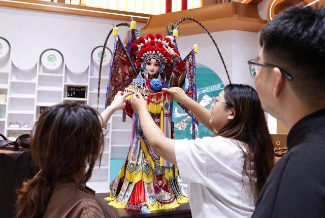 (260908) -- BEIJING, Sept. 8, 2026 (Xinhua) -- Staff members work at an exhibition hall of the 2026 China International Fair for Trade in Services (CIFTIS) in Beijing, capital of China, Sept. 8, 2026. The 2026 CIFTIS held a media preview event here on Tuesday. This year's CIFTIS, set to be held from Sept. 9 to 13 in Beijing, will bring together exhibitors from over 90 countries and international organizations, along with more than 1,800 companies. (Xinhua/Zhang Yuwei)