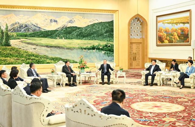 (260908) -- BEIJING, Sept. 8, 2026 (Xinhua) -- Li Shulei, a member of the Political Bureau of the Communist Party of China (CPC) Central Committee and head of the Publicity Department of the CPC Central Committee, meets with Nguyen Xuan Thang, chairman of the Central Theory Council of the Communist Party of Vietnam (CPV), in Beijing, capital of China, Sept. 8, 2026. (Xinhua/Shen Hong)