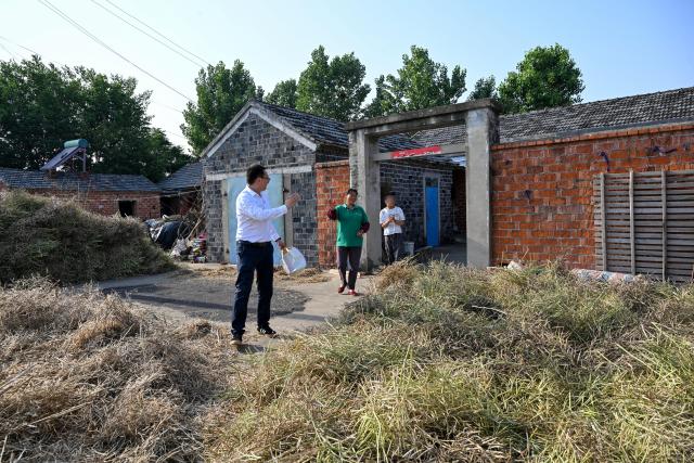 (260908) -- JINHU, Sept. 8, 2026 (Xinhua) -- Du Shuai (1st L), a teacher of Jinhu Special Education School, waves goodbye to a student in Jinhu County of Huai'an, east China's Jiangsu Province, May 28, 2026.
  In 2016, Jinhu Special Education School launched a home-based teaching program for children with severe disabilities. Over the past decade, teachers involved in the program have traveled nearly 80,000 kilometers across the county to teach students in their homes.
  For each child, the teachers develop an individualized education plan covering cognitive development, daily living skills and rehabilitation training, while also providing families with parenting and caregiving guidance. Through patience and consistent efforts, they have gradually earned the children's trust and helped many of them make notable progress.
  Over the past 10 years, eight children have successfully made the transition from home-based education to attending school. A total of 42 children with severe disabilities have received systematic education and rehabilitation services. (Photo by Liang Debin/Xinhua)