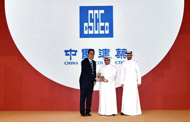 (260908) -- KUWAIT, Sept. 8, 2026 (Xinhua) -- Kuwait's Minister of State for Municipal Affairs and Minister of State for Housing Affairs Abdul Latif Hamad Al-Mashari (C) honors Ji Tao (L), general manager of China State Construction Engineering Corporation Ltd. (CSCEC) Kuwait during the Housing and Urban Development Forum 2026 in Hawalli Governorate, Kuwait, Sept. 8, 2026. The Housing and Urban Development Forum 2026 opened here on Tuesday alongside the sixth edition of the Baiti Building Exhibition, bringing together government officials, investors, developers and companies from Kuwait's housing, real estate and construction sectors. (Photo by Asad/Xinhua)