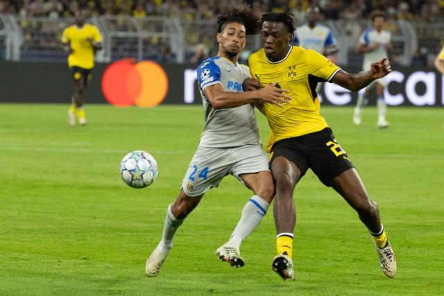 (260909) -- DORTMUND, Sept. 9, 2026 (Xinhua) -- Joane Gadou (R) of Borussia Dortmund vies with Nathan Saliba of Villarreal during the UEFA Champions League football match between Borussia Dortmund and Villarreal in Dortmund, Germany, Sept. 8, 2026. (Photo by Joachim Bywaletz/Xinhua)