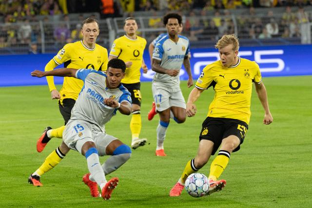 (260909) -- DORTMUND, Sept. 9, 2026 (Xinhua) -- Daniel Svensson (R, front) of Borussia Dortmund vies with Santiago Mourino (L, front) of Villarreal during the UEFA Champions League football match between Borussia Dortmund and Villarreal in Dortmund, Germany, Sept. 8, 2026. (Photo by Joachim Bywaletz/Xinhua)