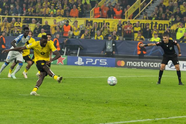 (260909) -- DORTMUND, Sept. 9, 2026 (Xinhua) -- Serhou Guirassy (front) shoots to score during the UEFA Champions League football match between Borussia Dortmund and Villarreal in Dortmund, Germany, Sept. 8, 2026. (Photo by Joachim Bywaletz/Xinhua)