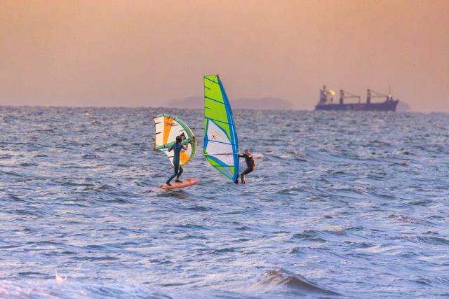 (260909) -- VLADIVOSTOK, Sept. 9, 2026 (Xinhua) -- Water sports enthusiasts windsurf in the Russian Far East city of Vladivostok, Sept. 8, 2026. A water sports festival was held here on Tuesday, attracting dozens of enthusiasts. (Photo by Andrey Matveenko/Xinhua)