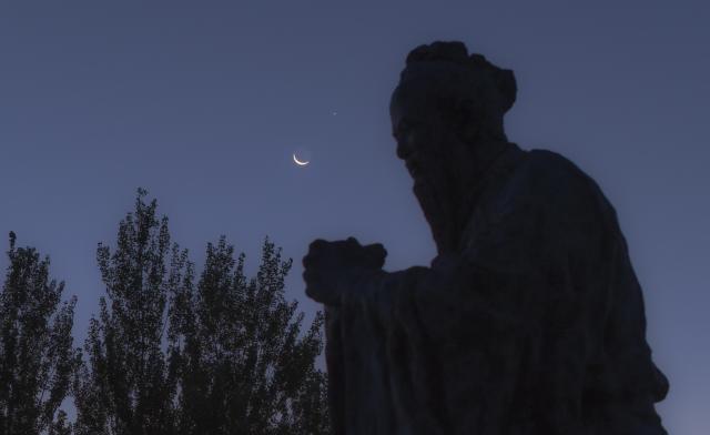 (260909) -- HARBIN, Sept. 9, 2026 (Xinhua) -- A drone photo taken on Sept. 9, 2026 shows the planet of Jupiter next to the moon in the sky over Tongjiang City, northeast China's Heilongjiang Province. (Photo by Li Wenbin/Xinhua)