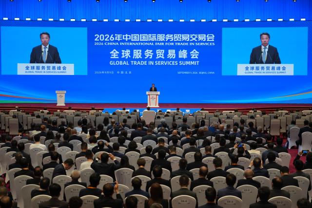 (260909) -- BEIJING, Sept. 9, 2026 (Xinhua) -- Benjamin Hung, president (international) of Standard Chartered Bank, addresses the Global Trade in Services Summit of the 2026 China International Fair for Trade in Services (CIFTIS) in Beijing, capital of China, Sept. 9, 2026. The 2026 CIFTIS opened Wednesday in Beijing. (Xinhua/Xie Han)