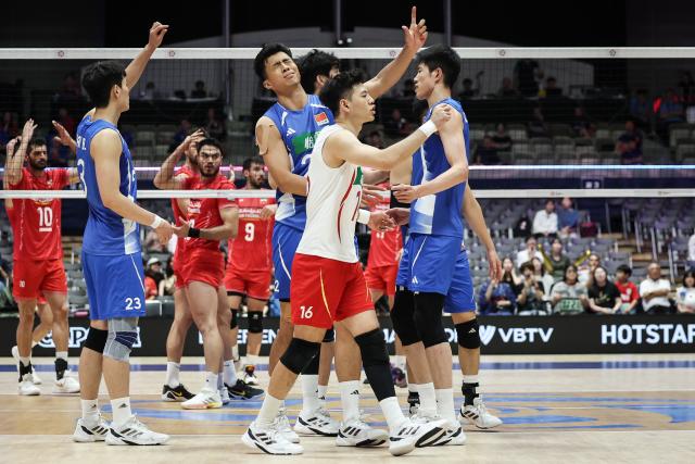 (260909) -- KITAKYUSHU, Sept. 9, 2026 (Xinhua) -- Players of China react during the pool B match between Iran and China at AVC Men's Volleyball Continental Championship in Kitakyushu, Japan, Sept. 9, 2026. (Xinhua/Jia Haocheng)