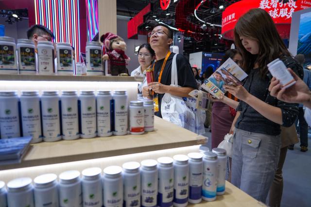 (260909) -- BEIJING, Sept. 9, 2026 (Xinhua) -- People visit the booth of Norway, the guest country of honor for the 2026 China International Fair for Trade in Services (CIFTIS), in Beijing, capital of China, Sept. 9, 2026. The 2026 CIFTIS opened Wednesday in Beijing. (Xinhua/Xie Han)