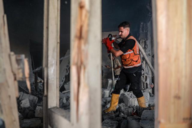 (260909) -- GAZA, Sept. 9, 2026 (Xinhua) -- A Palestinian extinguishes fire in a destroyed residential apartment following an Israeli airstrike in Gaza City, Sept. 8, 2026. (Photo by Rizek Abdeljawad/Xinhua)
