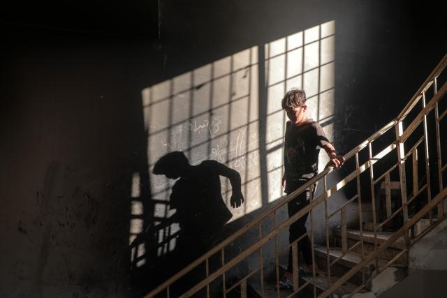 (260909) -- GAZA, Sept. 9, 2026 (Xinhua) -- A Palestinian checks a destroyed residential apartment following an Israeli airstrike in Gaza City, Sept. 8, 2026. (Photo by Rizek Abdeljawad/Xinhua)