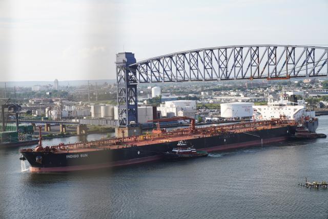 (260909) -- NEW YORK, Sept. 9, 2026 (Xinhua) -- Photo taken on Aug. 24, 2026 shows an oil tanker leaving the New York and New Jersey Port in New York, the United States. Brent crude prices surpassed 100 U.S. dollars per barrel earlier Wednesday, fueled by conflicts in the Middle East.
Brent crude futures for November delivery reached 100.95 dollars per barrel at one point, breaching the symbolic price level for the first time since July 24. (Xinhua/Zhang Fengguo)