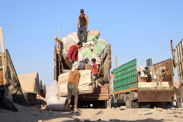 (260909) -- HASAKAH, Sept. 9, 2026 (Xinhua) -- People load household belongings onto trucks as displaced families prepare to return to Ras al-Ain and its countryside from a camp in Syria's northeastern Hasakah province, Sept. 7, 2026. TO GO WITH "Feature: After years of displacement, Syrian families take their tents home" (Str/Xinhua)