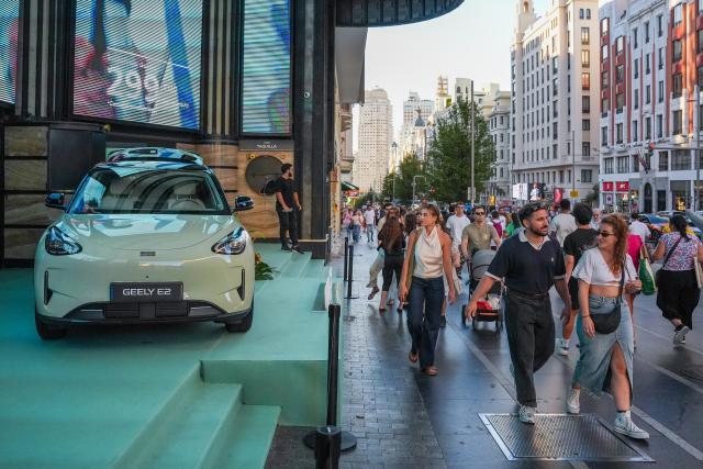 (260909) -- MADRID, Sept. 9, 2026 (Xinhua) -- A Geely E2 electric vehicle is displayed along Madrid's Gran Via during a launch event in Madrid, Spain, on Sept. 9, 2026. Chinese automaker Geely Auto launched its new electric vehicle, the Geely E2, in Madrid on Wednesday, marking the introduction of its third model in Spain less than six months after it entered the Spanish market. (Photo by Zhang Yuheng/Xinhua)