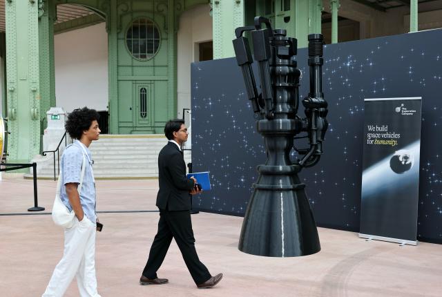 (260909) -- PARIS, Sept. 9, 2026 (Xinhua) -- Visitors check an exhibit during the International Space Summit at the Grand Palais in Paris, France, Sept. 9, 2026. The first International Space Summit opened Wednesday in Paris, bringing together heads of state and government, scientists, astronauts and industry representatives. (Xinhua/Wu Huiwo)