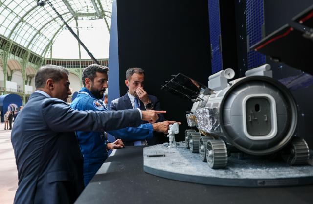 (260909) -- PARIS, Sept. 9, 2026 (Xinhua) -- Visitors check an exhibit during the International Space Summit at the Grand Palais in Paris, France, Sept. 9, 2026. The first International Space Summit opened Wednesday in Paris, bringing together heads of state and government, scientists, astronauts and industry representatives. (Xinhua/Wu Huiwo)