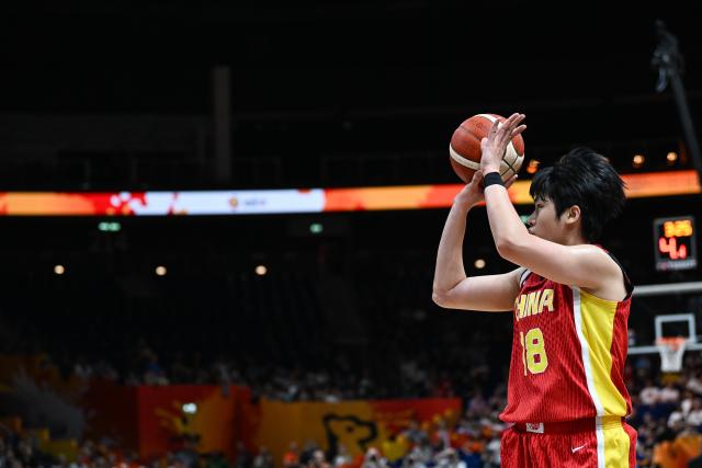 (260910) -- BERLIN, Sept. 10, 2026 (Xinhua) -- Chen Mingling of China shoots during the qualification to quarter-finals match between China and Puerto Rico at the FIBA Women's Basketball World Cup 2026 in Berlin, Germany, Sept. 9, 2026. (Xinhua/Zhang Haofu)