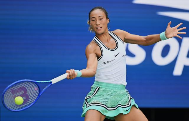 (260910) -- NEW YORK, Sept. 10, 2026 (Xinhua) -- Zheng Qinwen hits a return during the women's singles quarterfinal between Elena Rybakina of Kazakhstan and Zheng Qinwen of China at the 2026 US Open tennis championships in New York, the United States, Sept. 9, 2026. (Xinhua/Li Rui)