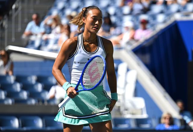 (260910) -- NEW YORK, Sept. 10, 2026 (Xinhua) -- Zheng Qinwen reacts during the women's singles quarterfinal between Elena Rybakina of Kazakhstan and Zheng Qinwen of China at the 2026 US Open tennis championships in New York, the United States, Sept. 9, 2026. (Xinhua/Li Rui)