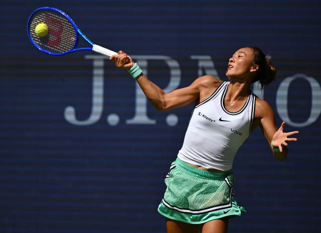 (260910) -- NEW YORK, Sept. 10, 2026 (Xinhua) -- Zheng Qinwen hits a return during the women's singles quarterfinal between Elena Rybakina of Kazakhstan and Zheng Qinwen of China at the 2026 US Open tennis championships in New York, the United States, Sept. 9, 2026. (Xinhua/Li Rui)