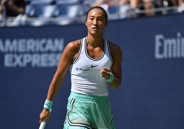 (260910) -- NEW YORK, Sept. 10, 2026 (Xinhua) -- Zheng Qinwen reacts during the women's singles quarterfinal between Elena Rybakina of Kazakhstan and Zheng Qinwen of China at the 2026 US Open tennis championships in New York, the United States, Sept. 9, 2026. (Xinhua/Li Rui)