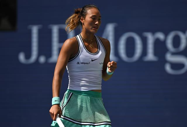 (260910) -- NEW YORK, Sept. 10, 2026 (Xinhua) -- Zheng Qinwen reacts during the women's singles quarterfinal between Elena Rybakina of Kazakhstan and Zheng Qinwen of China at the 2026 US Open tennis championships in New York, the United States, Sept. 9, 2026. (Xinhua/Li Rui)