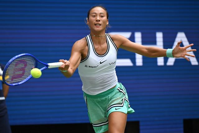 (260910) -- NEW YORK, Sept. 10, 2026 (Xinhua) -- Zheng Qinwen hits a return during the women's singles quarterfinal between Elena Rybakina of Kazakhstan and Zheng Qinwen of China at the 2026 US Open tennis championships in New York, the United States, Sept. 9, 2026. (Xinhua/Li Rui)