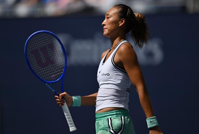(260910) -- NEW YORK, Sept. 10, 2026 (Xinhua) -- Zheng Qinwen reacts during the women's singles quarterfinal between Elena Rybakina of Kazakhstan and Zheng Qinwen of China at the 2026 US Open tennis championships in New York, the United States, Sept. 9, 2026. (Xinhua/Li Rui)