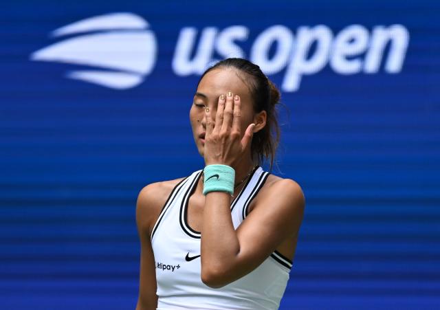 (260910) -- NEW YORK, Sept. 10, 2026 (Xinhua) -- Zheng Qinwen reacts during the women's singles quarterfinal between Elena Rybakina of Kazakhstan and Zheng Qinwen of China at the 2026 US Open tennis championships in New York, the United States, Sept. 9, 2026. (Xinhua/Li Rui)