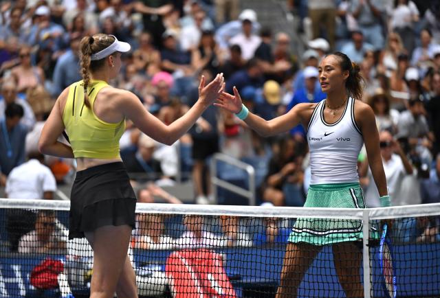 (260910) -- NEW YORK, Sept. 10, 2026 (Xinhua) -- Elena Rybakina (L) greets Zheng Qinwen after the women's singles quarterfinal between Elena Rybakina of Kazakhstan and Zheng Qinwen of China at the 2026 US Open tennis championships in New York, the United States, Sept. 9, 2026. (Xinhua/Li Rui)