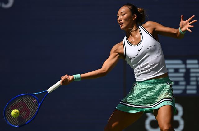 (260910) -- NEW YORK, Sept. 10, 2026 (Xinhua) -- Zheng Qinwen hits a return during the women's singles quarterfinal between Elena Rybakina of Kazakhstan and Zheng Qinwen of China at the 2026 US Open tennis championships in New York, the United States, Sept. 9, 2026. (Xinhua/Li Rui)