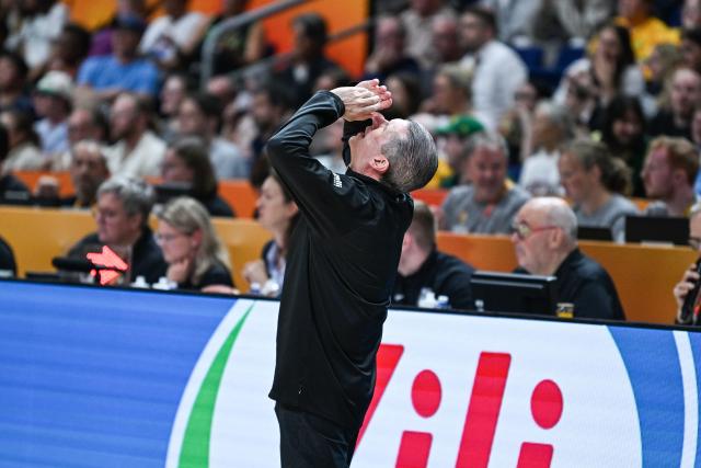 (260910) -- BERLIN, Sept. 10, 2026 (Xinhua) -- Puerto Rico's head coach Gerardo Batista reacts during the qualification to quarter-finals match between China and Puerto Rico at the FIBA Women's Basketball World Cup 2026 in Berlin, Germany, Sept. 9, 2026. (Xinhua/Zhang Haofu)