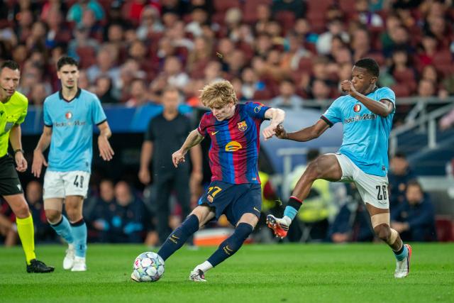 (260910) -- BARCELONA, Sept. 10, 2026 (Xinhua) -- FC Barcelona's Anthony Gordon (2nd R) shoots during the UEFA Champions League match between FC Barcelona and Feyenoord in Barcelona, Spain, on Sept. 9, 2026. (Photo by Joan Gosa/Xinhua)