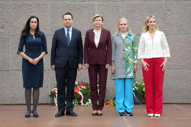 (260910) -- RIGA, Sept. 10, 2026 (Xinhua) -- Irish Minister for Foreign Affairs and Trade Helen McEntee (1st R), Finnish Foreign Minister Elina Valtonen (2nd R), Latvian Foreign Minister Baiba Braze (C), Polish Foreign Minister Radoslaw Sikorski (2nd L) and Hungarian Foreign Minister Anita Orban pose for a photo during a wreath-laying ceremony at the Independence Stella monument in Riga, Latvia, Sept. 9, 2026. Latvia hosted a series of European foreign ministers on Wednesday, with NATO's eastern flank security, protection of the European Union's eastern border and continued support for Ukraine high on the agenda, according to the Latvian Foreign Ministry. (Photo by Edijs Palens/Xinhua)