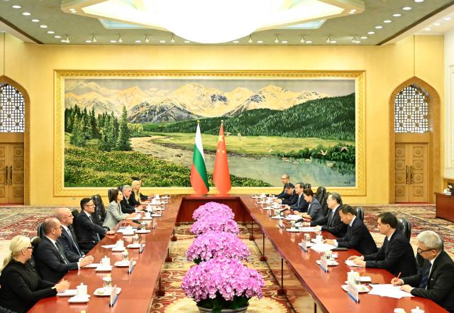 (260910) -- BEIJING, Sept. 10, 2026 (Xinhua) -- Chinese Vice Premier Ding Xuexiang, also a member of the Standing Committee of the Political Bureau of the Communist Party of China Central Committee, meets with Bulgarian Deputy Prime Minister Alexander Poulev in Beijing, capital of China, Sept. 9, 2026. (Xinhua/Shen Hong)