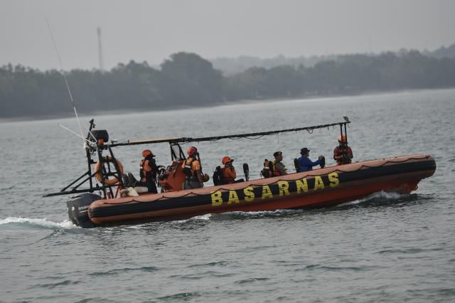 (260910) -- BANTEN, Sept. 10, 2026 (Xinhua) -- Rescuers head out to sea by boat to conduct a search and rescue operation in Pandeglang, Banten Province, Indonesia, Sept. 10, 2026. Indonesian rescuers on Wednesday expanded the search area for a speedboat carrying eight people, including five journalists, that lost contact while covering the eruption of Mount Anak Krakatau in the Sunda Strait.
   The boat departed from a pier in Carita, Banten province, at around 2 p.m. local time on Monday for the area around Mount Anak Krakatau before losing contact, according to the National Search and Rescue Agency. (Xinhua/Veri Sanovri)