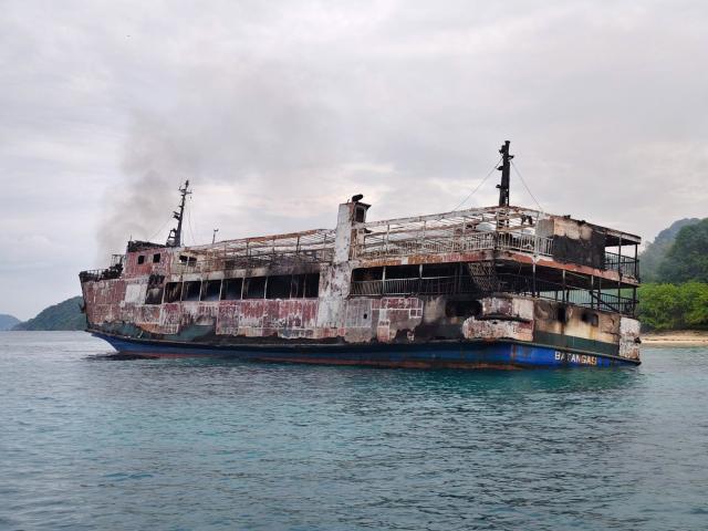 (260910) -- PALAWAN, Sept. 10, 2026 (Xinhua) -- The charred wreckage of a vessel is seen in the coast of Palawan Province, the Philippines, on Sept. 10, 2026. At least five were killed, and 87 remain missing after the vessel caught fire on Wednesday off the waters of a tourist hotspot in Palawan Province of the Philippines, said the local coast guard on Thursday. (The Philippine Coast Guard/Handout via Xinhua)