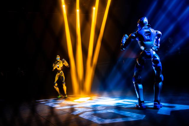 (260910) -- RIYADH, Sept. 10, 2026 (Xinhua) -- Yellow and blue humanoid robots face each other inside the arena during the CyberHero x Riyadh, a humanoid robot combat event, in Riyadh, Saudi Arabia, Sept. 9, 2026. (Hero Esports/Handout via Xinhua)