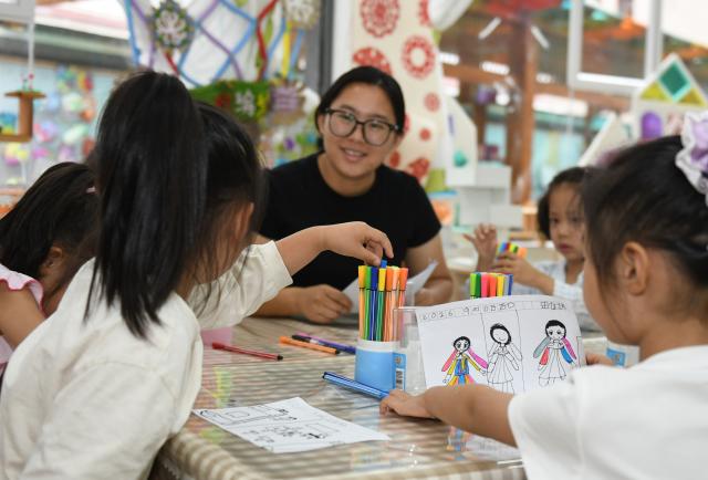 (260910) -- BEIJING, Sept. 10, 2026 (Xinhua) -- Students portray their teachers at a kindergarten in Zhenyuan County, Qiandongnan Miao and Dong Autonomous Prefecture, southwest China's Guizhou Province, Sept. 10, 2026. China marked its 42nd Teachers' Day on Thursday with various activities held to express gratitude to teachers across the country. (Photo by Wu Xianhe/Xinhua)