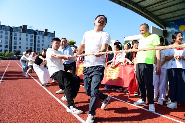 (260910) -- BEIJING, Sept. 10, 2026 (Xinhua) -- Teachers take part in a tug-of-war at a primary school in Jiande, east China's Zhejiang Province, Sept. 10, 2026. China marked its 42nd Teachers' Day on Thursday with various activities held to express gratitude to teachers across the country. (Photo by Ning Wenwu/Xinhua)